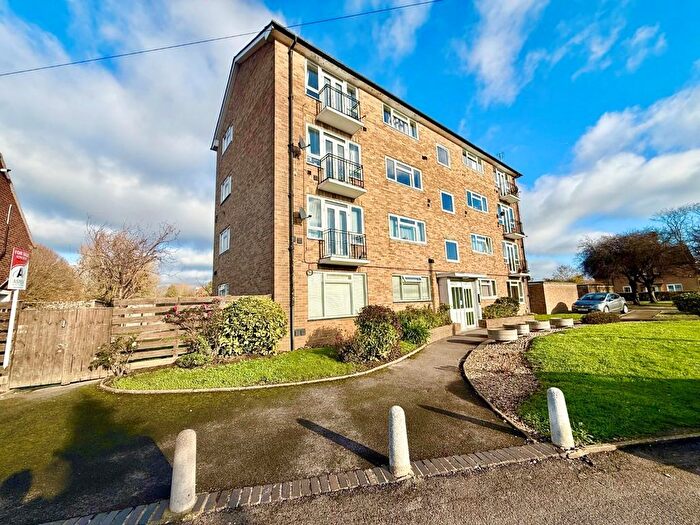 2 Bedroom Flat For Sale In Cordelia Road, Stanwell, TW19