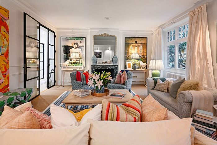 3 Bedroom Flat For Sale In Drayton Gardens, Chelsea, London, SW10