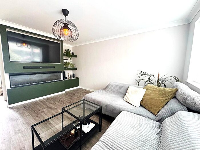 3 Bedroom End Of Terrace House To Rent In Blackhorse Road, Mangotsfield, Bristol, BS16