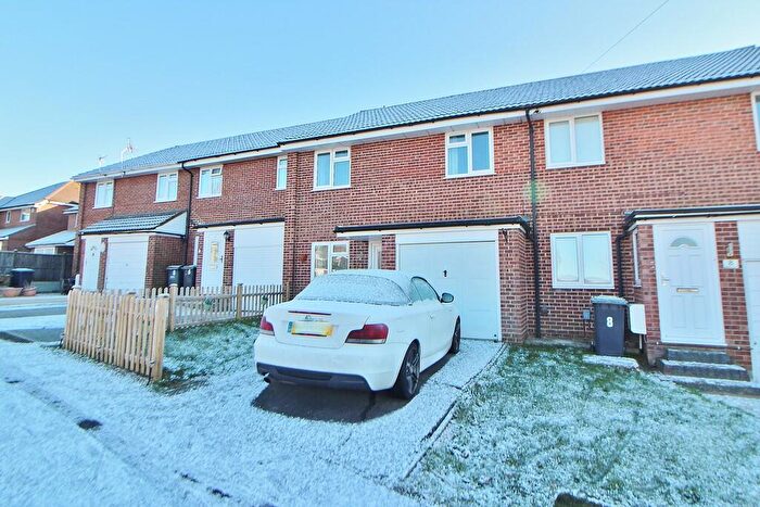 3 Bedroom Terraced House For Sale In Wesermarsch Road, Cowplain, PO8