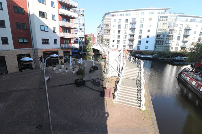 2 Bedroom Flat For Sale In Canal Square, Birmingham, B16