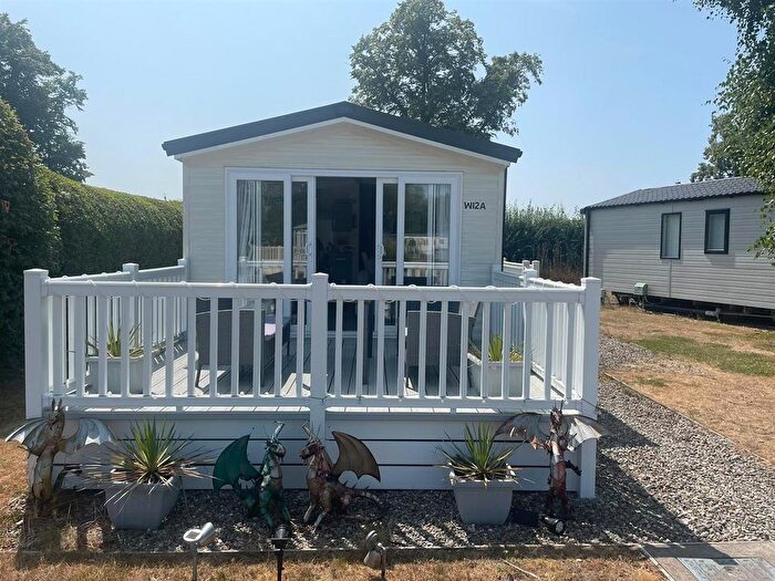 2 Bedroom Park Home For Sale In Chester, Chester, CH1