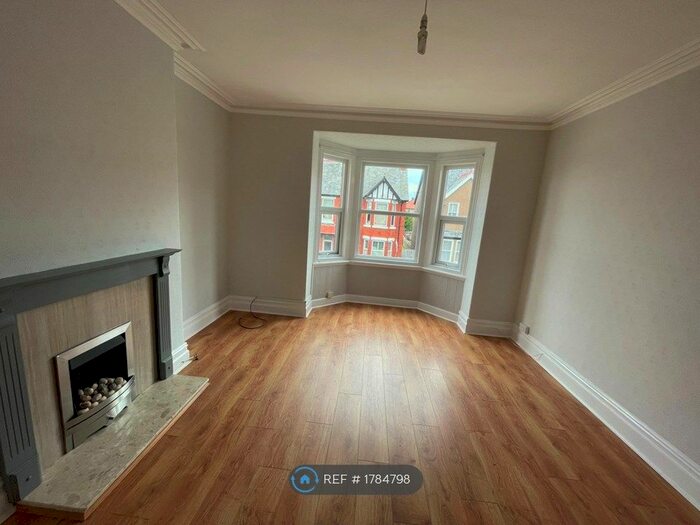 2 Bedroom Flat To Rent In Wynnstay Road, Colwyn Bay, LL29