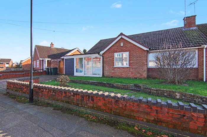 3 Bedroom Semi-Detached Bungalow For Sale In Drayton Crescent, Coventry, CV5