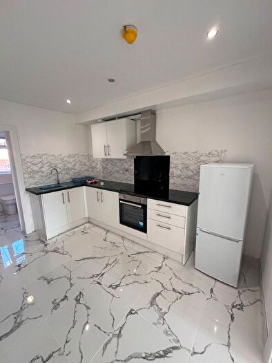 3 Bedroom Flat To Rent In Hibbert Street, Luton, LU1