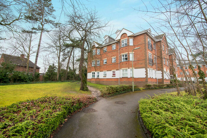 2 Bedroom Apartment To Rent In Regents Court, RG21