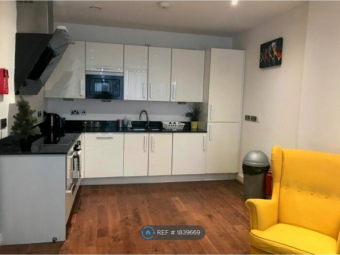 2 Bedroom Flat To Rent In High Street, London, E15