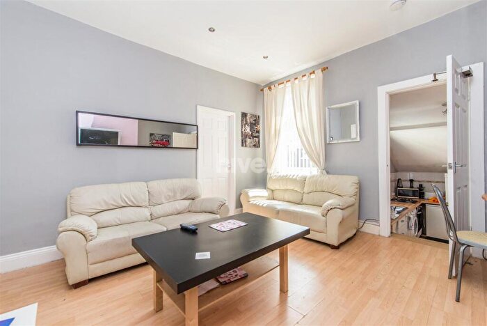 3 Bedroom Flat To Rent In Third Avenue, Heaton, Newcastle Upon Tyne, NE6