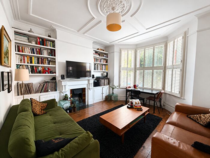 2 Bedroom Flat To Rent In Chamberlayne Road, Kensal Rise, NW10