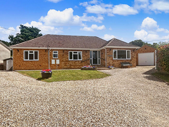 3 Bedroom Bungalow For Sale In Hatchers Crescent, Blunsdon, SN26