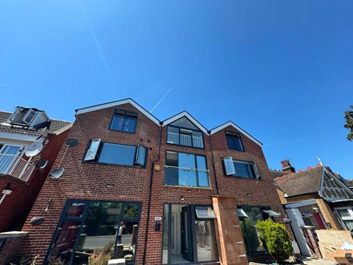 1 Bedroom Studio To Rent In Cranbrook Road, Ilford, IG6