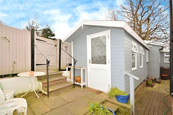 1 Bedroom Bungalow To Rent In Burdett Road, Tunbridge Wells, Kent, TN4