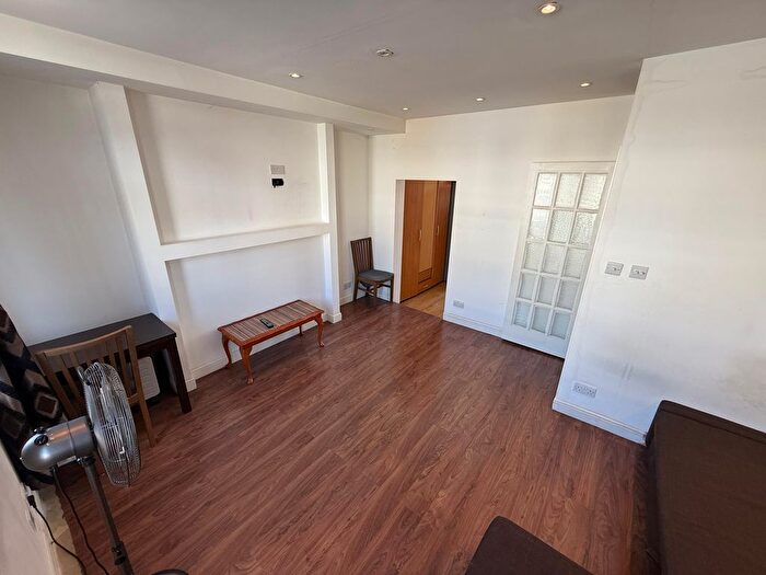 Studio To Rent In Lee High Road, London, SE13