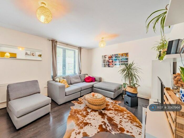 2 Bedroom Flat To Rent In Hollyfield, London, N4