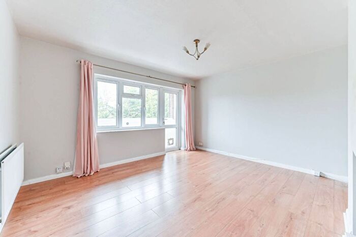 2 Bedroom Flat To Rent In Vincent House, New Malden, KT3