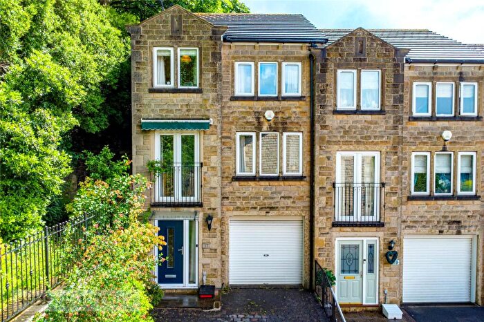 3 Bedroom End Of Terrace House For Sale In Chancel Court, Longwood, Huddersfield, West Yorkshire, HD3