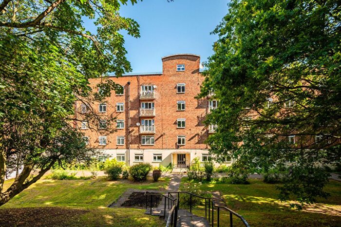 3 Bedroom Flat For Sale In Sydenham Hill, London, SE23