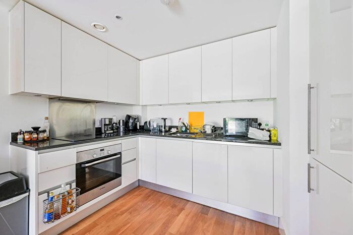 2 Bedroom Flat To Rent In Royal Carriage Mews, Woolwich, London, SE18