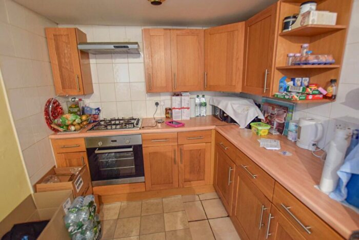 2 Bedroom Flat For Sale In Eglinton Hill, Shooters Hill, London, SE18