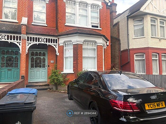 Studio To Rent In Old Park Road, Palmers Green, N13