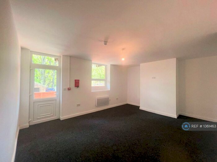 1 Bedroom Flat To Rent In Brooke Street, Brighouse, HD6