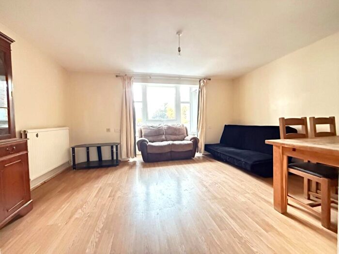 1 Bedroom Flat For Sale In Kempthorne Road, London, SE8