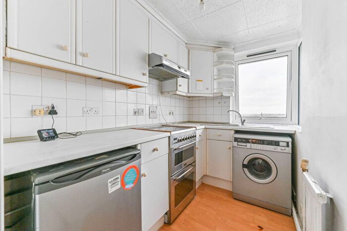 1 Bedroom Flat To Rent In Zodiac Court, Central Croydon, Croydon, CR0