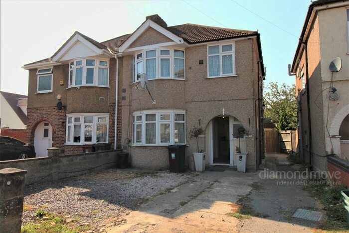3 Bedroom Terraced House To Rent In Cambridge Close, Hounslow, TW4