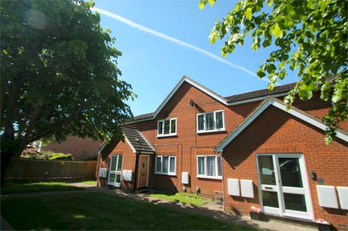 2 Bedroom Flat To Rent In High Street, London Colney, AL2