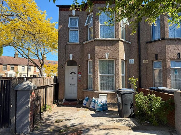 3 Bedroom Terraced House To Rent In Southall, UB2