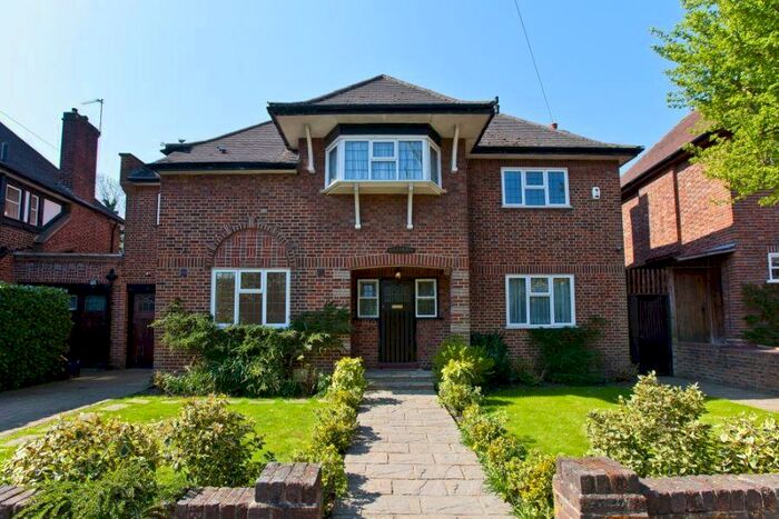 6 Bedroom Terraced House To Rent In Cedars Close, Hendon, NW4