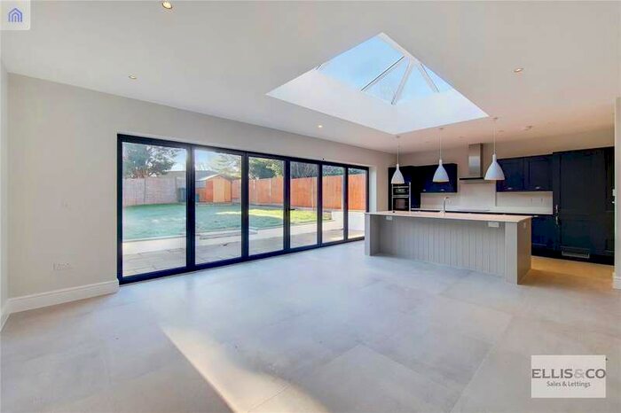 5 Bedroom Semi-Detached House To Rent In Park Chase, Wembley HA9