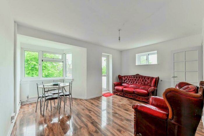 2 Bedroom Flat To Rent In Chingford Road, , Walthamstow, London, E17