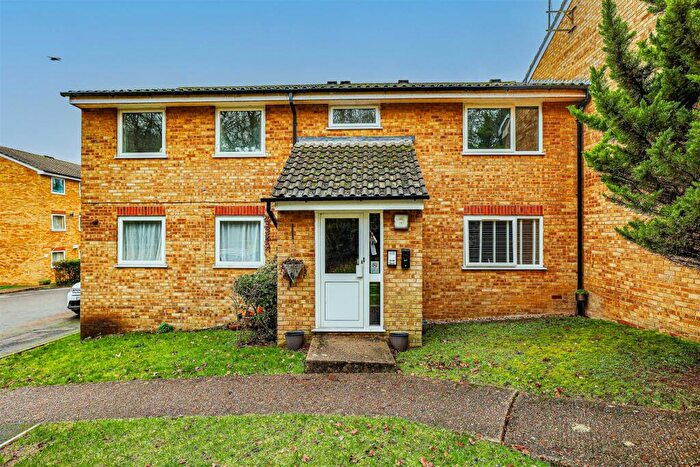 1 Bedroom Flat For Sale In Valley Green, Hemel Hempstead, HP2