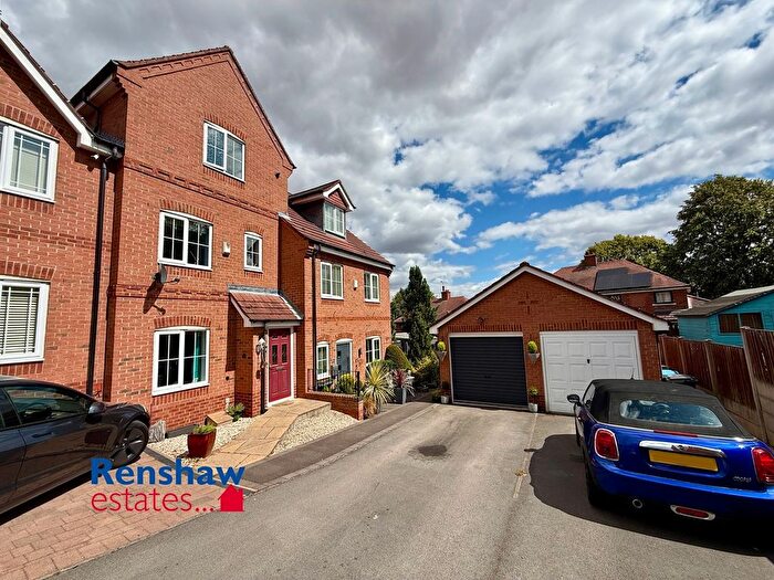 4 Bedroom Town House For Sale In Hillingdon Drive, Ilkeston, Derbyshire, DE7