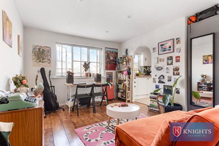 Studio For Sale In Somerset Gardens, White Hart Lane, London, N17
