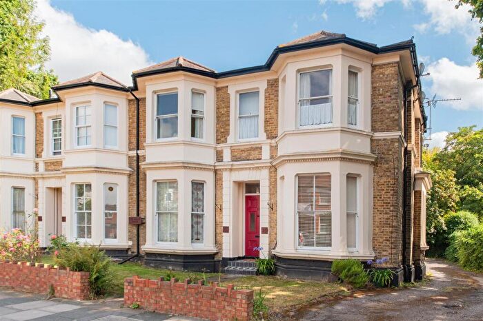 Flat For Sale In Sunny Gardens Road, London, NW4
