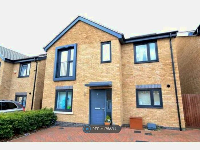 5 Bedroom Detached House To Rent In Pinnacle Hill, Bexleyheath, DA7
