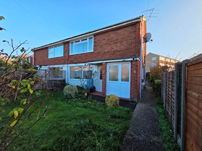 2 Bedroom Maisonette For Sale In Toledo Grove, Andover, SP10