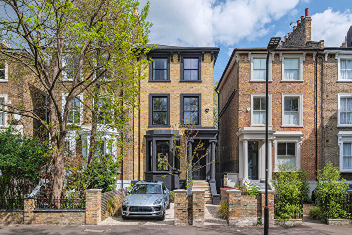 5 Bedroom Semi Detached House For Sale In Navarino Road, London, E8