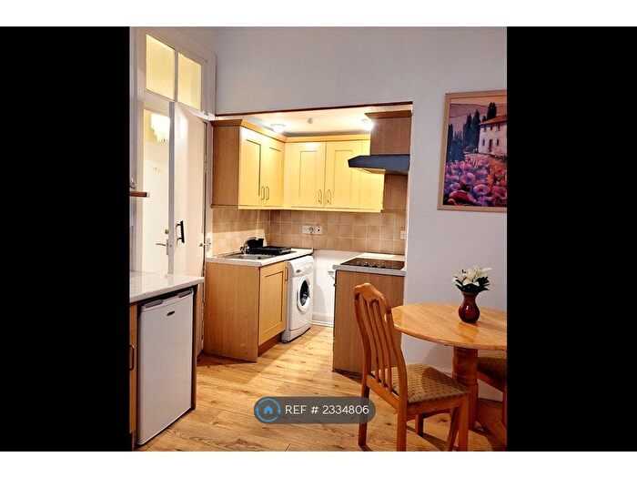 1 Bedroom Flat To Rent In Strathyre Street, Glasgow, G41