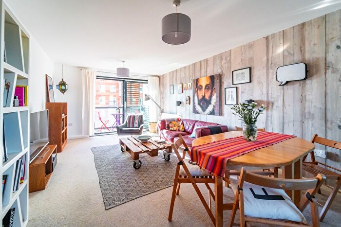 2 Bedroom Flat For Sale In Hornsey Street, Holloway, London, N7