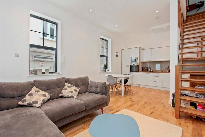 3 Bedroom Detached House To Rent In Shore Road, London, E9