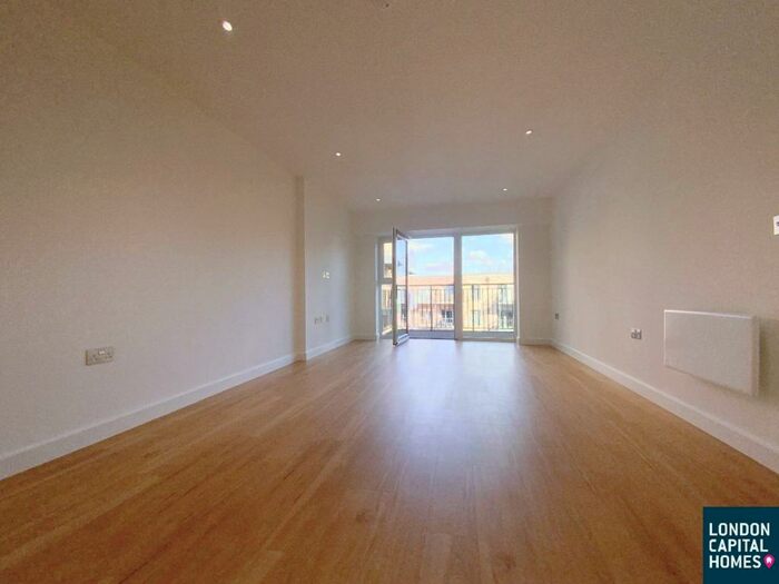 2 Bedroom Apartment To Rent In Fairbank House, Beaufort Square, London, NW9