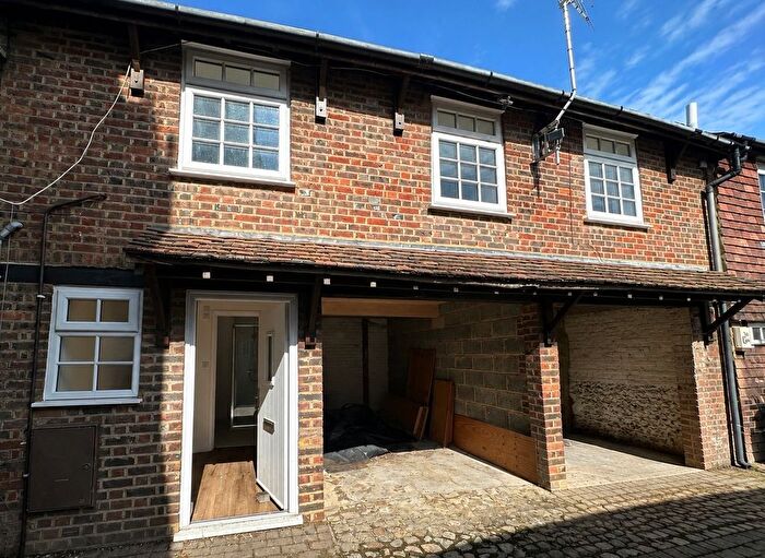 1 Bedroom Flat To Rent In High Street, Great Missenden, HP16