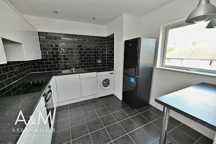 1 Bedroom Flat To Rent In Dryden Close, Ilford, IG6