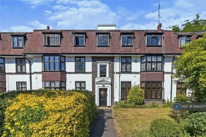 2 Bedroom Flat To Rent In Effingham Lodge, Kingston Upon Thames, KT1