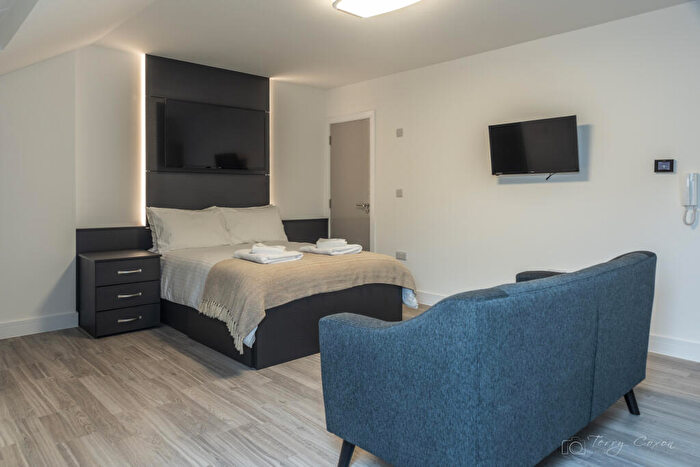 Studio To Rent In - Derrys Villa, Flat, PL4