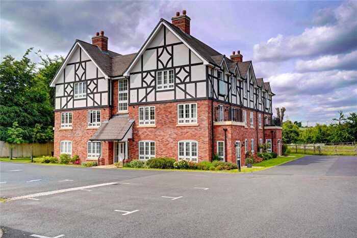 2 Bedroom Apartment For Sale In Butterwick Close, Barnt Green, Birmingham, Worcestershire, B45
