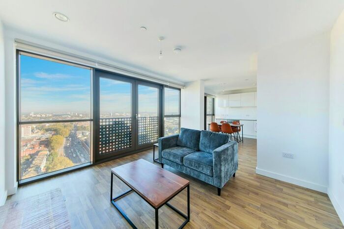 3 Bedroom Flat To Rent In Apex Gardens, Seven Sisters Road, London N15